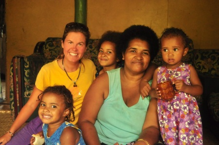 Po przebiciu się przez turystyczną ścianę, okazuje się, że Fidżyjczycy są jednym z najcieplejszych i najbardziej gościnnych narodów na Pacyfiku